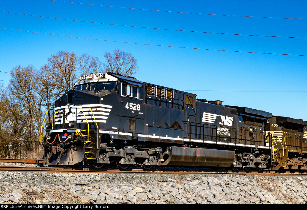 Norfolk Southern 4528